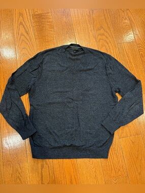Banana Republic Men’s Charcol V-Neck Sweater Medium Heather Cotton Lightweight
